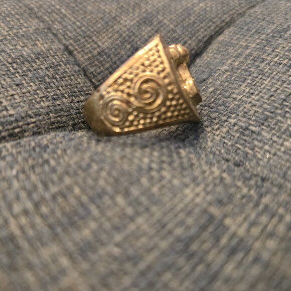 Men's Size 9 Viking Hammar Gold Tone Excellence Ring - Picture 2 of 2
